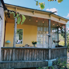 Anise Dilijan - Cozy House in the Center of Dilijan with a terrace view- Perfect for your vacation